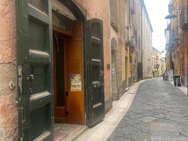 Locale Commerciale in affitto a Caiazzo, Campania