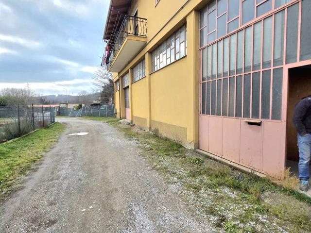 Locale Commerciale in affitto a Cairo Montenotte, Liguria
