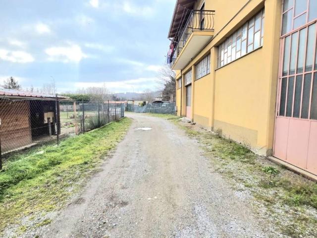 Locale Commerciale in affitto a Cairo Montenotte, Liguria