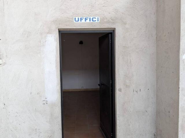 Locale Commerciale in affitto a Cairo Montenotte, Savona