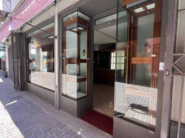 Locale Commerciale in affitto a Cairo Montenotte, Liguria