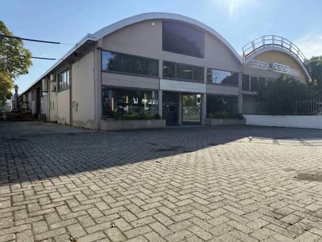 Locale Commerciale in affitto a Fornacette, Calcinaia