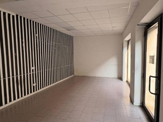 Locale Commerciale in affitto a Calcinato, Lombardia