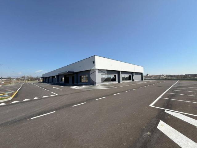 Locale Commerciale in affitto a Calcio, Lombardia