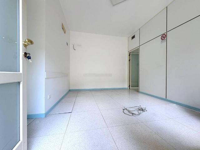 Locale Commerciale in affitto a Calcio, Lombardia