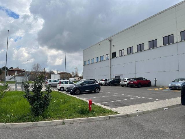 Locale Commerciale in affitto a Unione Terre d'Acqua, Calderara Di Reno