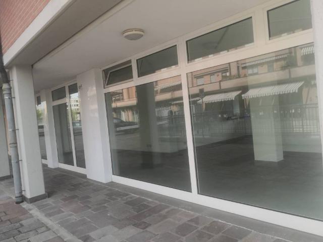 Locale Commerciale in affitto a Unione Terre d'Acqua, Calderara Di Reno