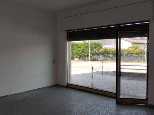 Locale Commerciale in affitto a Caldogno, Veneto