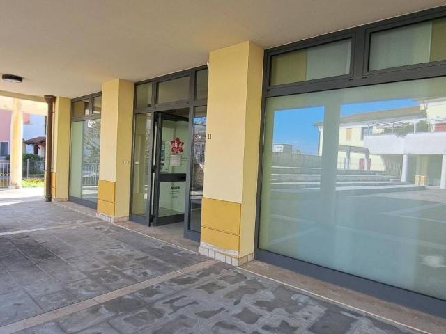 Locale Commerciale in affitto a Cresole, Caldogno