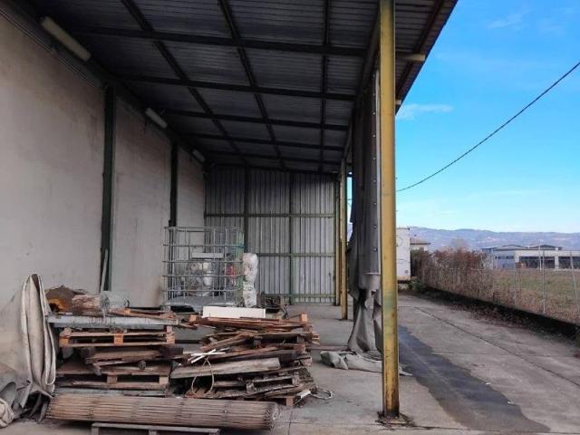 Locale Commerciale in affitto a Caldogno, Veneto