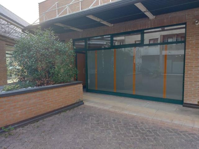 Locale Commerciale in affitto a Caldogno, Veneto