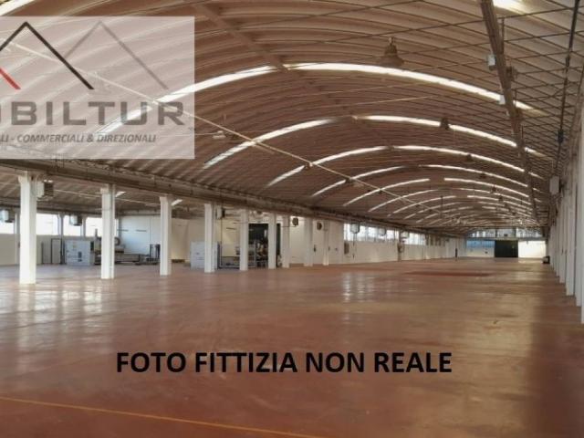 Locale Commerciale in affitto a Calenzano, Toscana