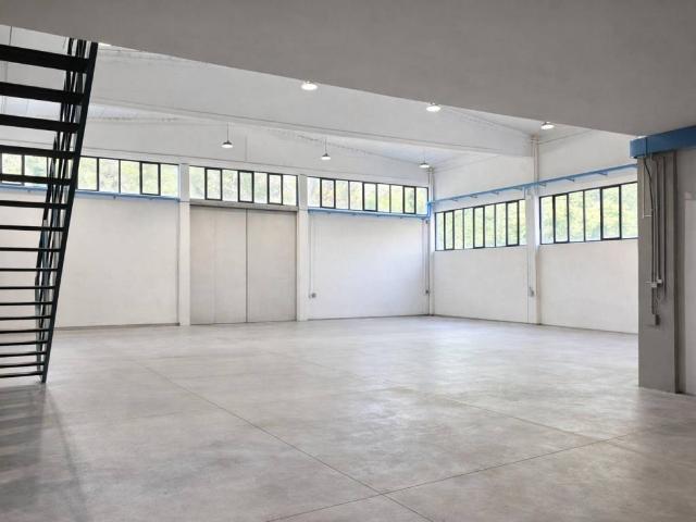 Locale Commerciale in affitto a Calestano, Reggio Emilia