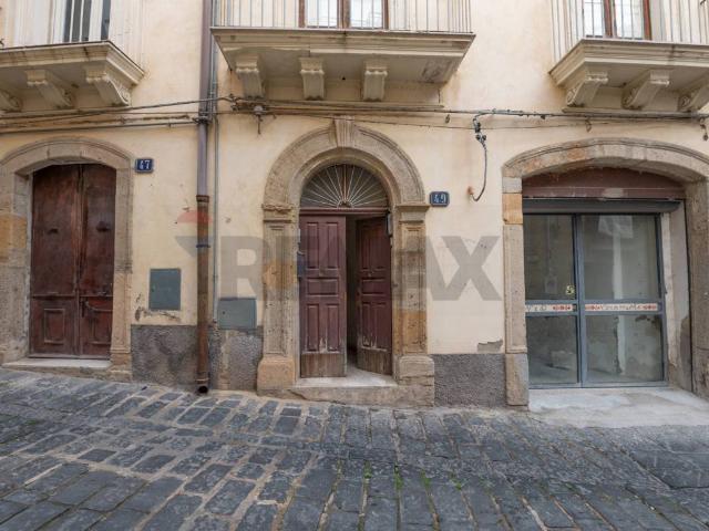Locale Commerciale in affitto a Canalotto, Caltagirone