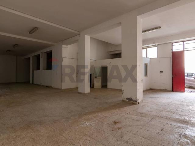 Locale Commerciale in affitto a Caltagirone, Sicilia
