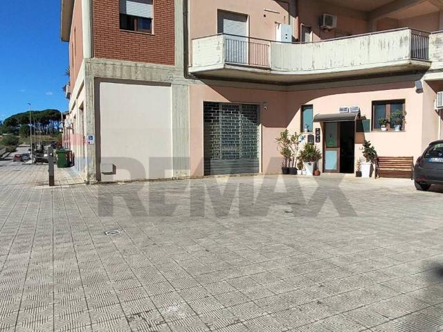 Locale Commerciale in affitto a Caltagirone, Sicilia