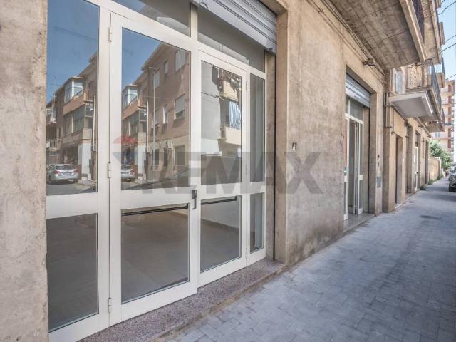 Locale Commerciale in affitto a Caltagirone, Sicilia