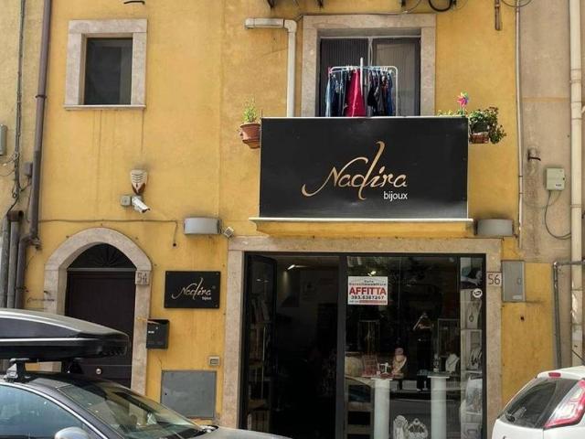 Locale Commerciale in affitto a Caltanissetta, Quartiere Provvidenza