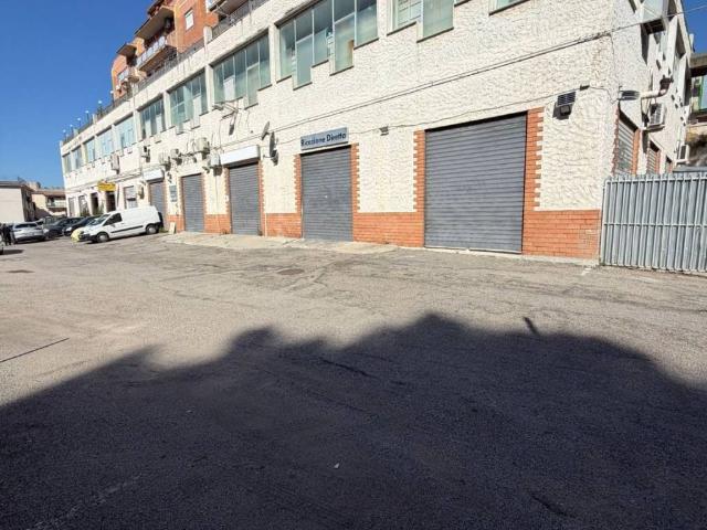 Locale Commerciale in affitto a Caltanissetta, Sicilia