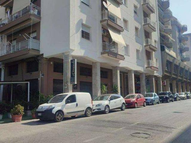 Locale Commerciale in affitto a Quartiere Provvidenza, Caltanissetta