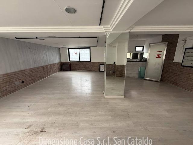 Locale Commerciale in affitto a Quartiere Provvidenza, Caltanissetta