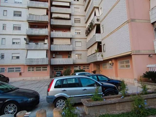 Locale Commerciale in affitto a Caltanissetta, Sicilia