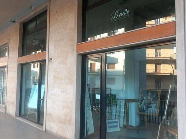 Locale Commerciale in affitto a Quartiere Provvidenza, Caltanissetta