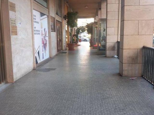 Locale Commerciale in affitto a Quartiere Provvidenza, Caltanissetta