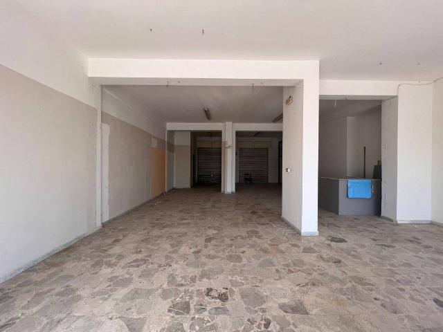 Locale Commerciale in affitto a Caltanissetta, Sicilia