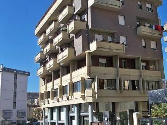 Locale Commerciale in affitto a Caltanissetta, Sicilia