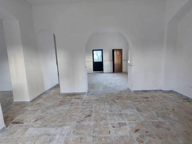 Locale Commerciale in affitto a San Luca, Caltanissetta