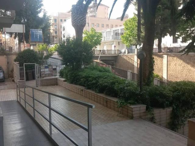 Locale Commerciale in affitto a Caltanissetta, Quartiere Provvidenza