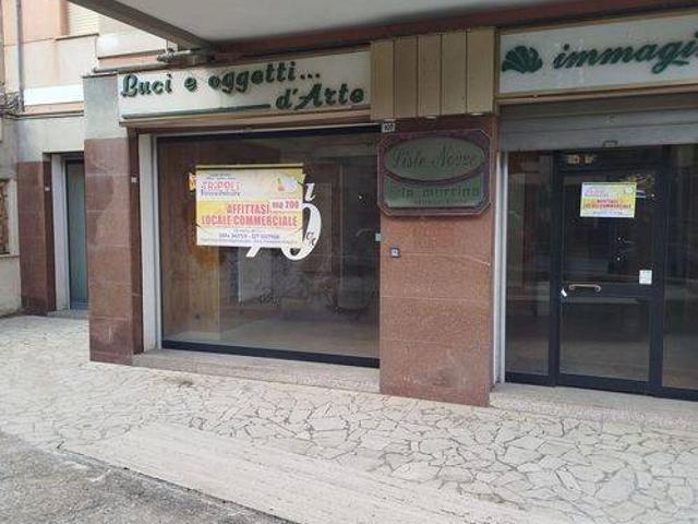 Locale Commerciale in affitto a Caltanissetta, Sicilia