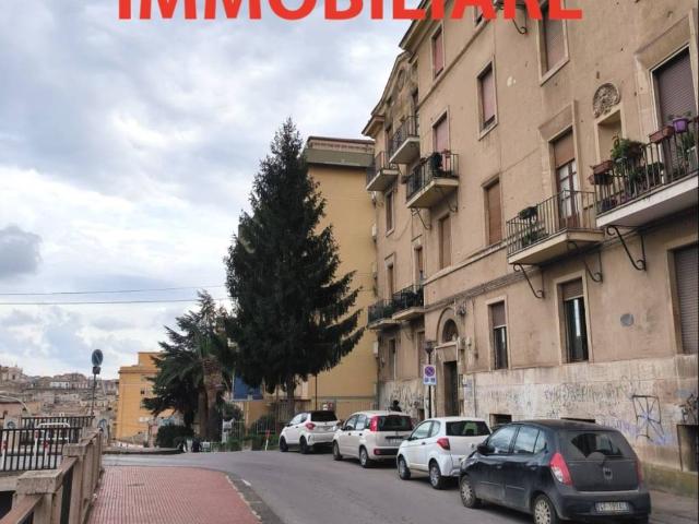 Locale Commerciale in affitto a Caltanissetta, Quartiere Provvidenza