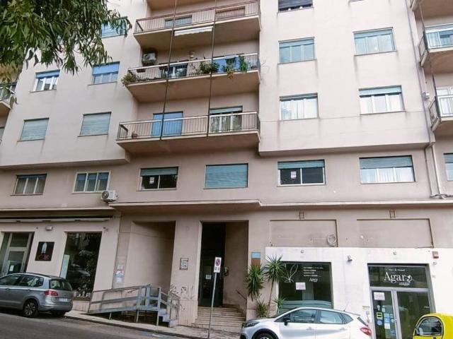 Locale Commerciale in affitto a Caltanissetta, Sicilia