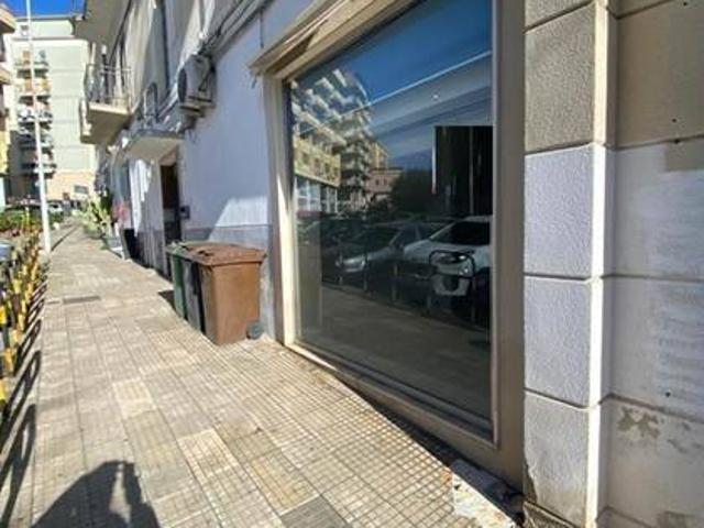 Locale Commerciale in affitto a Caltanissetta, Sicilia