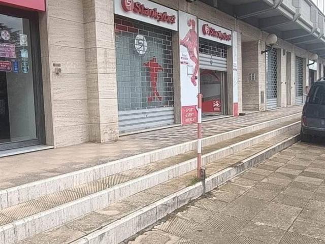 Locale Commerciale in affitto a Caltanissetta, Sicilia