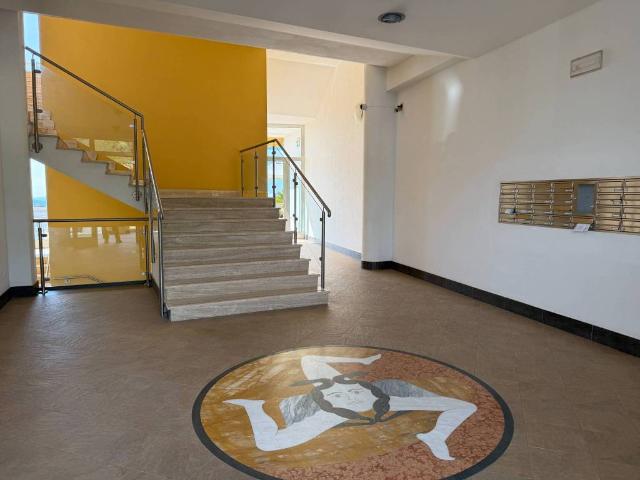 Locale Commerciale in affitto a Caltanissetta, Sicilia