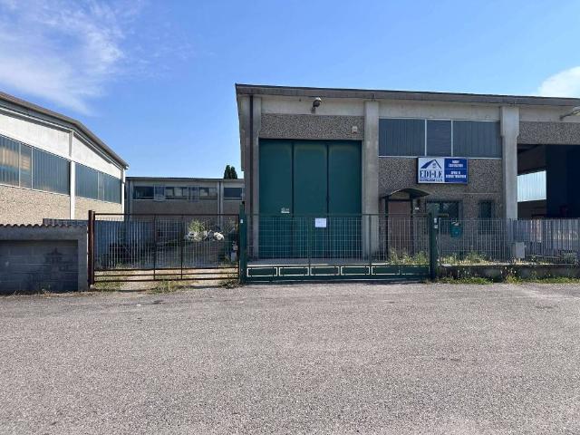 Locale Commerciale in affitto a Piemonte, Novara