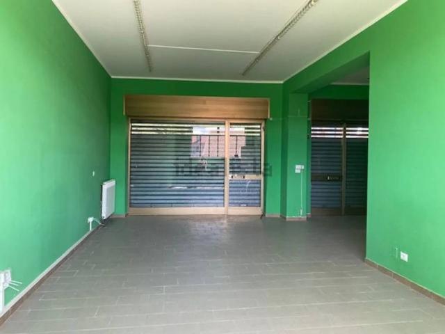 Locale Commerciale in affitto a Piemonte, Torino