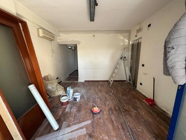 Locale Commerciale in affitto a Calvizzano, Campania