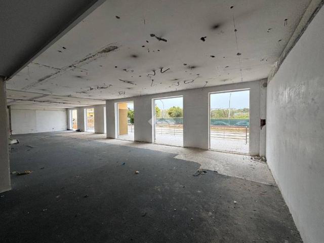 Locale Commerciale in affitto a San Pietro, Calvizzano