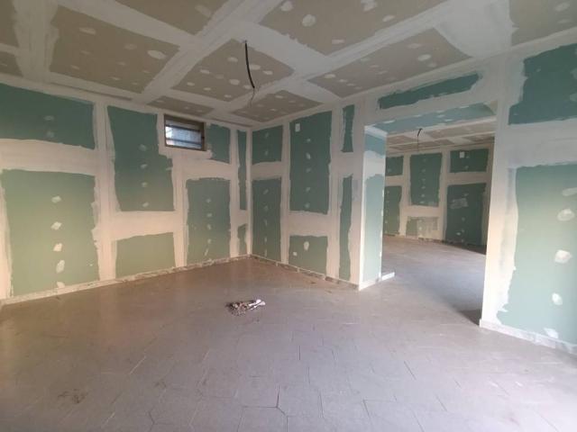 Locale Commerciale in affitto a Calvizzano, Campania