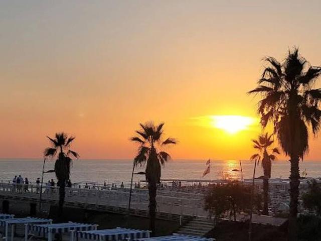 Locale Commerciale in affitto a Lido di Camaiore, Camaiore