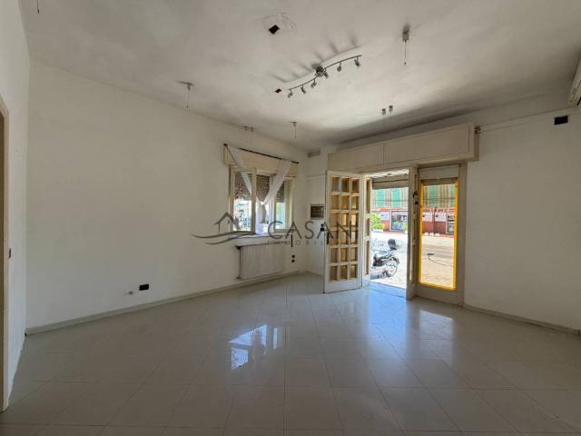 Locale Commerciale in affitto a Camaiore, Toscana