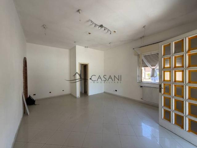 Locale Commerciale in affitto a Camaiore, Toscana