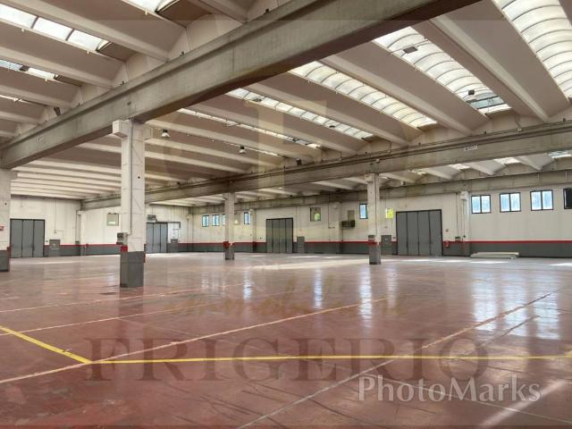 Locale Commerciale in affitto a Unione Comuni Basiano Masate, Cambiago