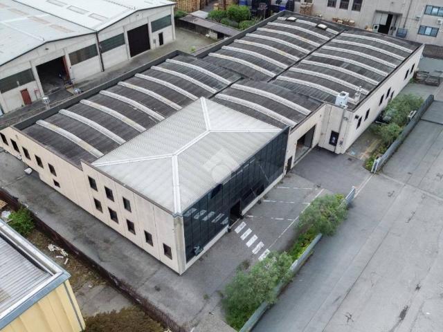 Locale Commerciale in affitto a Cambiago, Lombardia