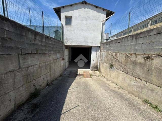 Locale Commerciale in affitto a Piemonte, Novara