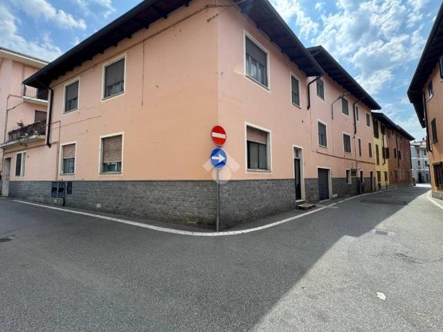 Locale Commerciale in affitto a Piemonte, Novara